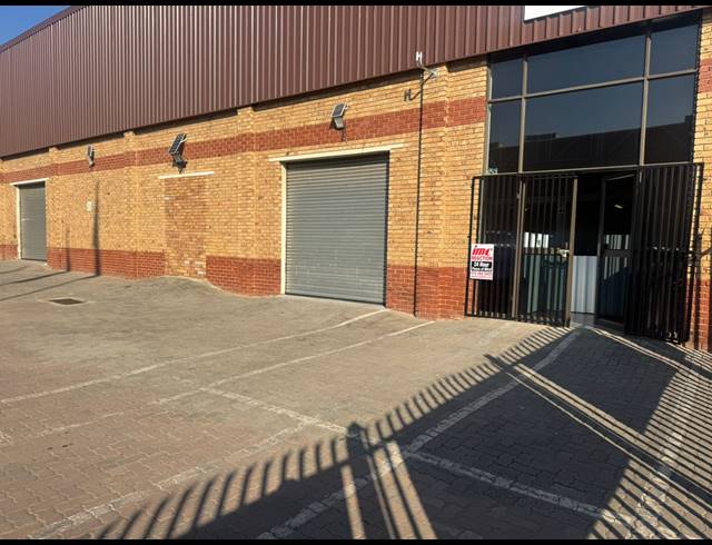 1,000M² WAREHOUSE TO LET IN PRETORIA WEST